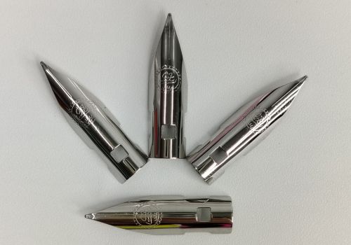 Ngòi bút máy thầy Ánh