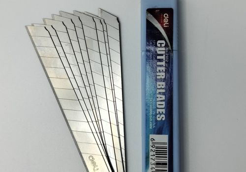 Lưỡi dao deli 2012 - 2013