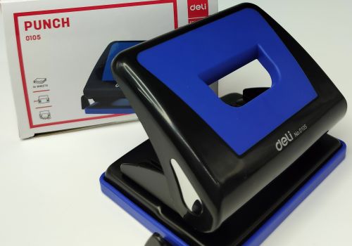 Đục lỗ deli 15 tờ DL0105