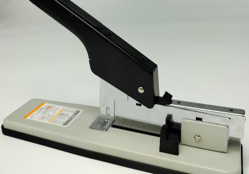 Dập ghim đại deli DL394